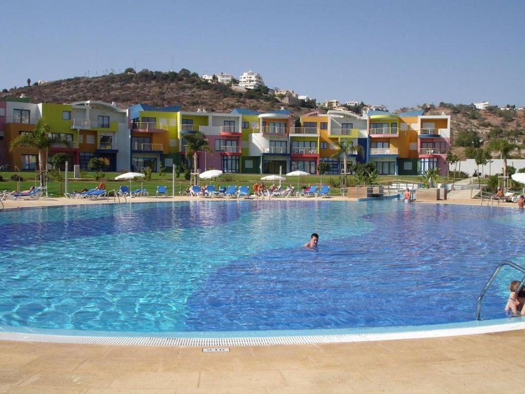 Luxury 2-bed With Huge Pool - Albufeira
